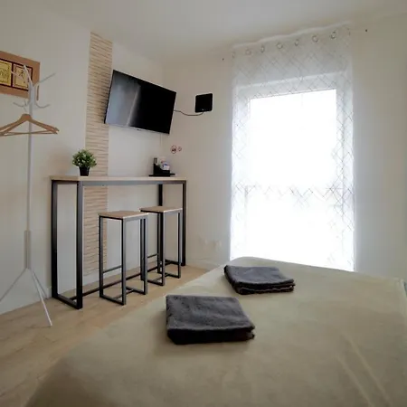 B&B Chez L'Habitant Chambre Privative Sur La Route Des Vins Tv Parking Box Velo Issenheim Exterior foto